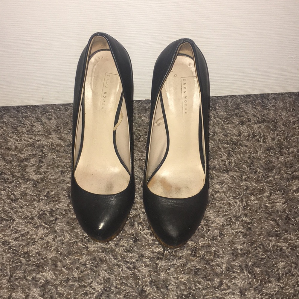 Women's Zara black pumps